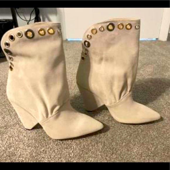 IRO Shoes - IRO New, not worn
woman 9us / 40eu
Paid $500euros Feb in Marigot, St.Martin